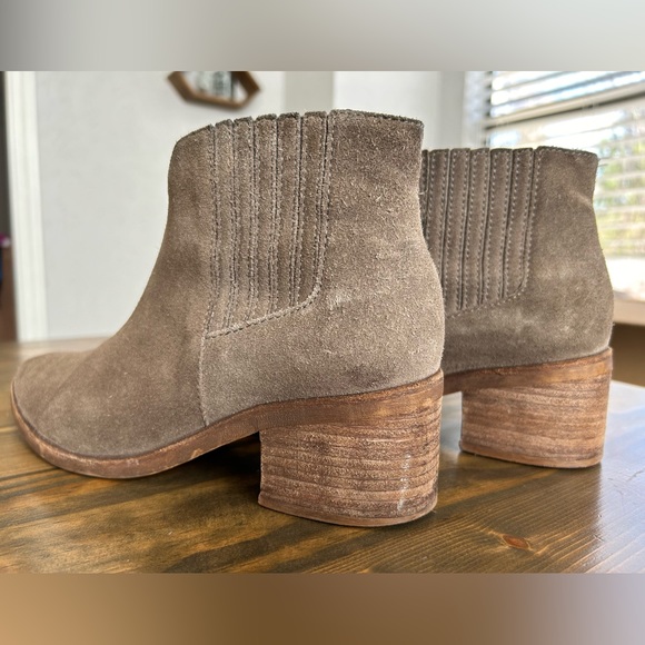 Madewell Women’s Taupe Suede Block Heel Booties Size 7 - Picture 7 of 8